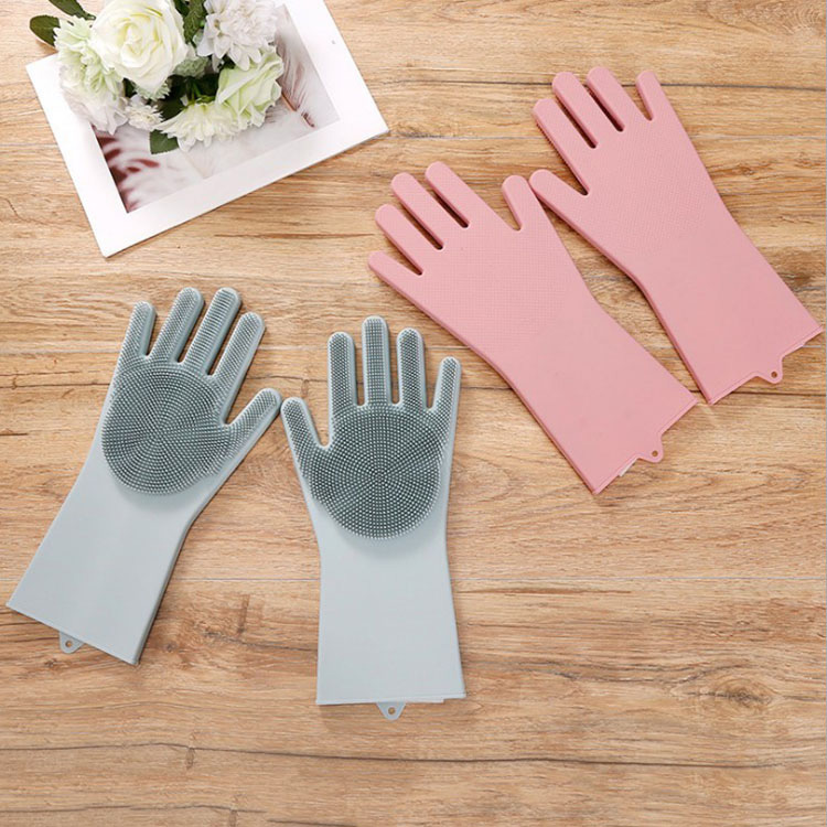 Winter washing clothes washing vegetables hand cold with silicone gloves